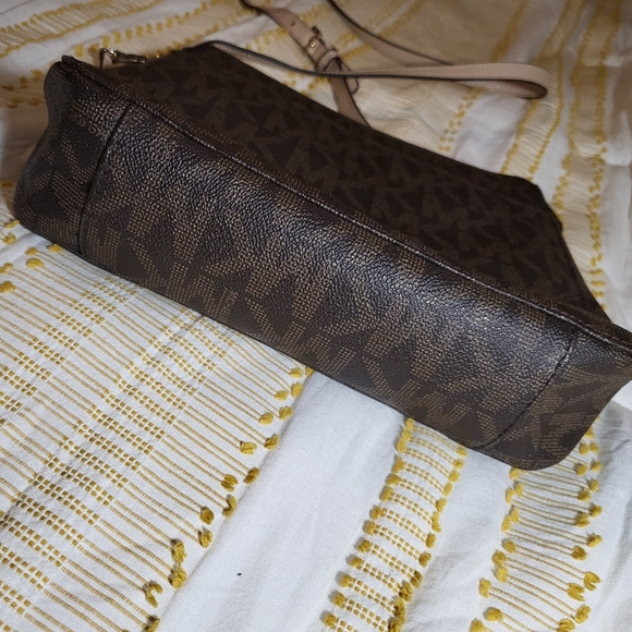 Michael Kors Signature Brown Crossbody Bag - Picture 5 of 11